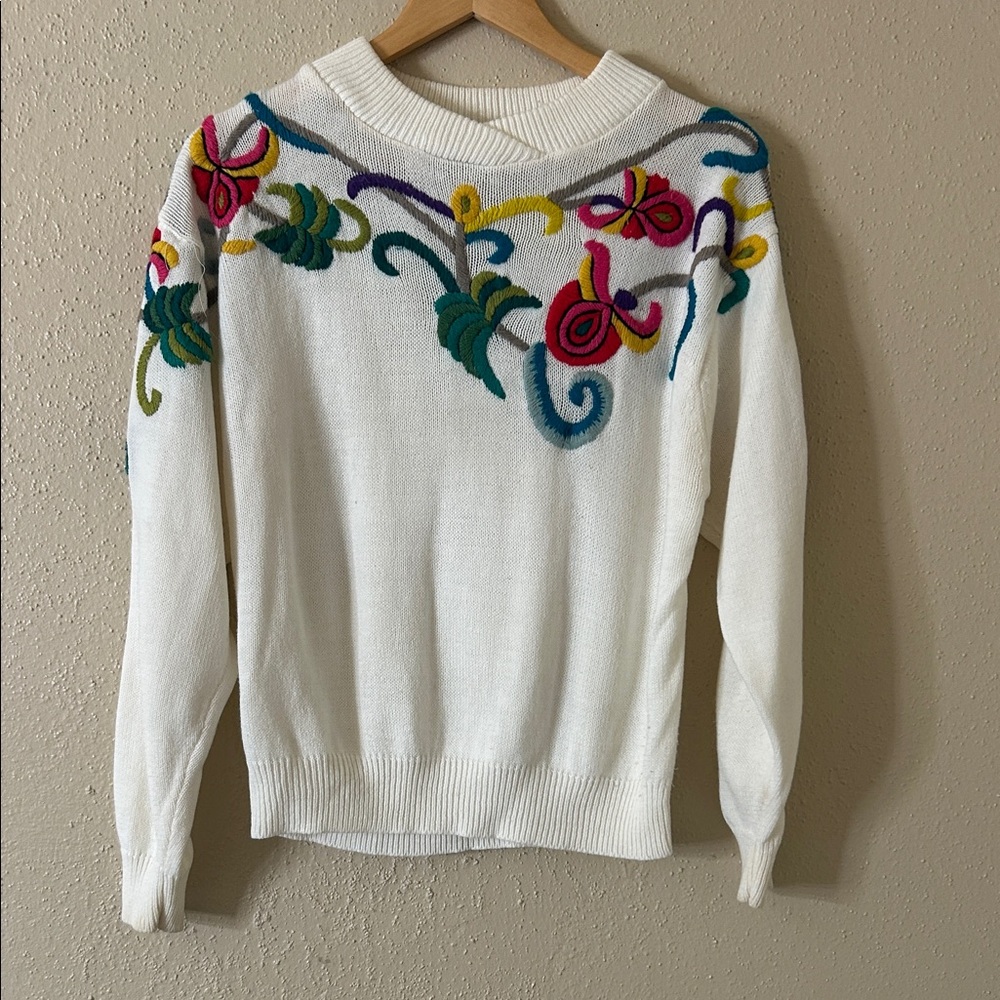 Vintage Elegant White Sweater with Vibrant Embroidery